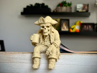 The Pirate - Skull Edge Sitter